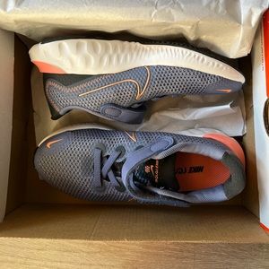 Youth Nike Renew Running Shoes Size 13c